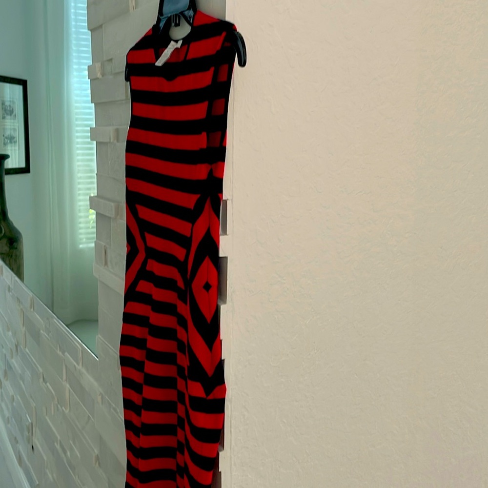 Cache, Casual Dress. Tight to the Body